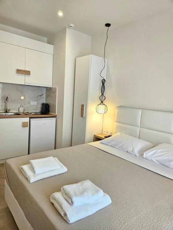 Mystery Suites And Apartments Neoi Poroi Extérieur photo