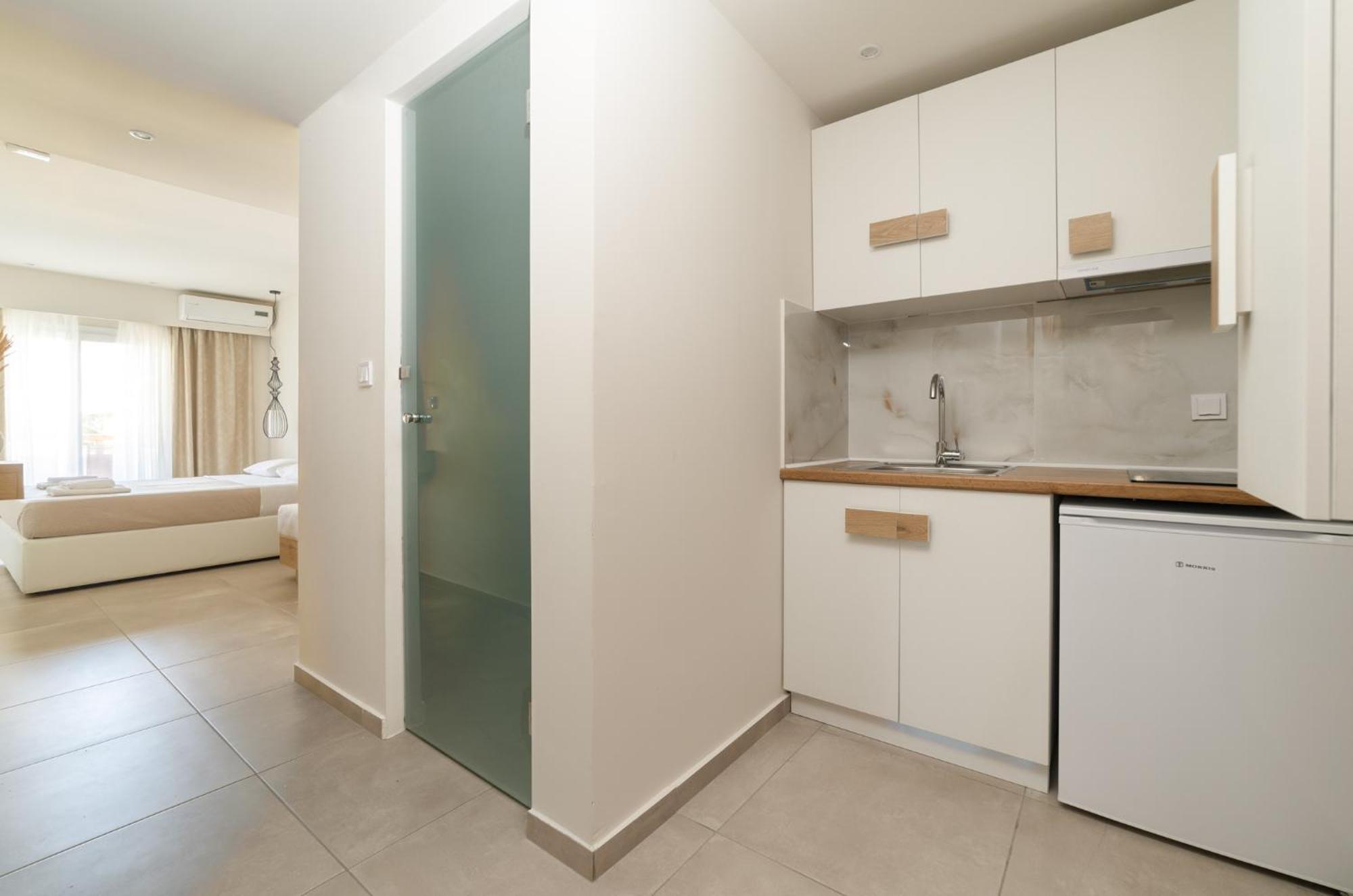 Mystery Suites And Apartments Neoi Poroi Extérieur photo