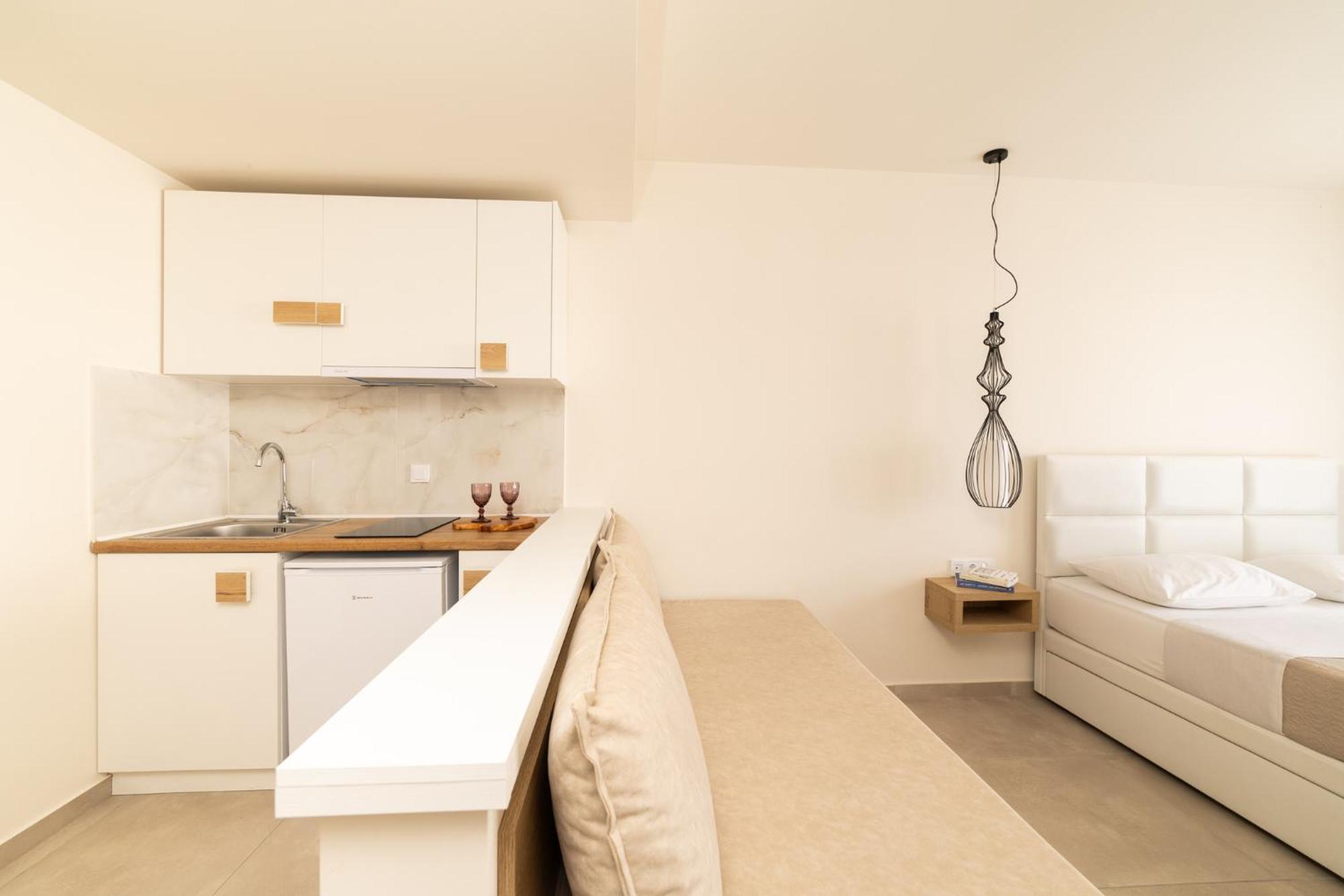 Mystery Suites And Apartments Neoi Poroi Extérieur photo