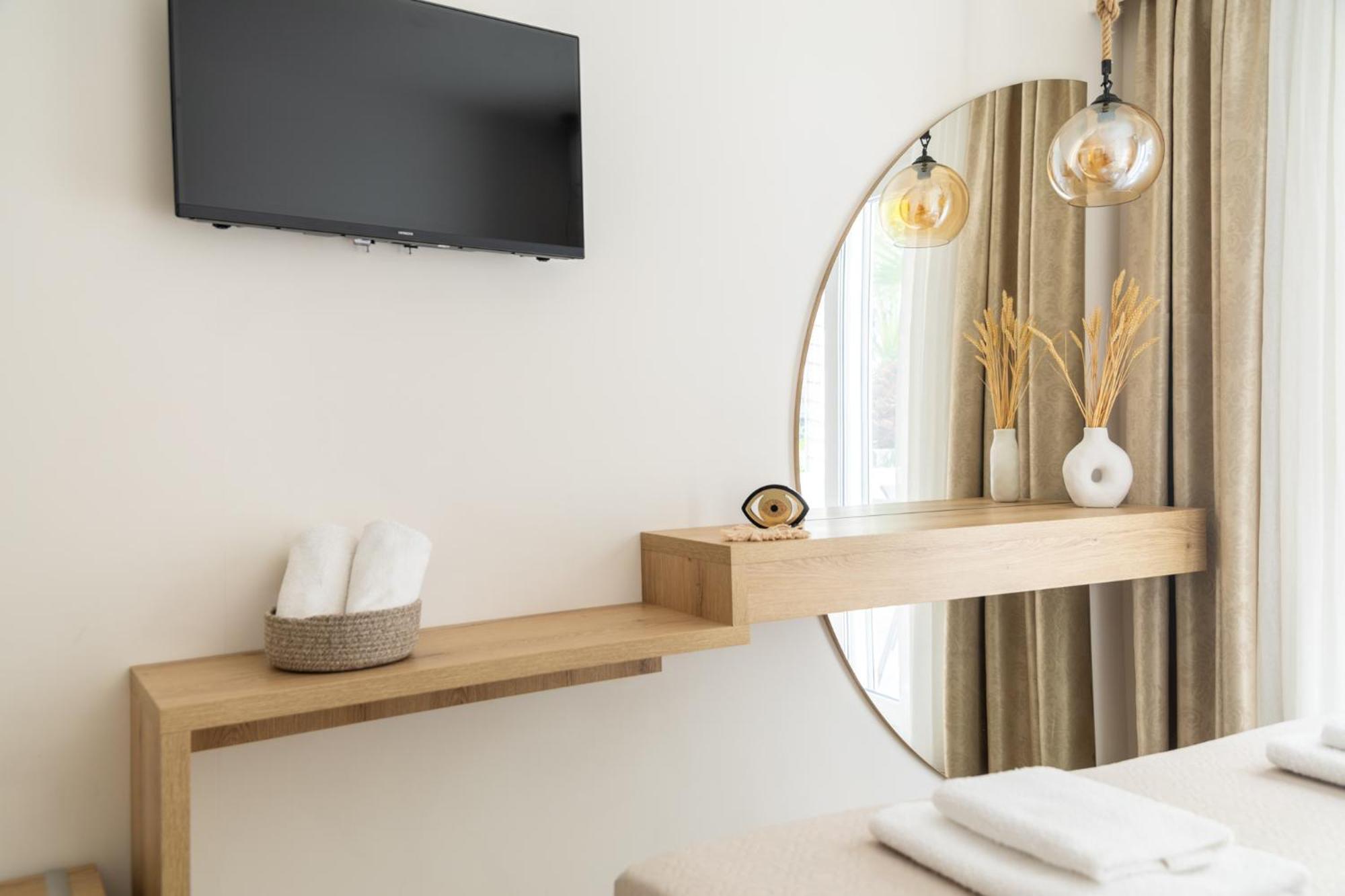 Mystery Suites And Apartments Neoi Poroi Extérieur photo