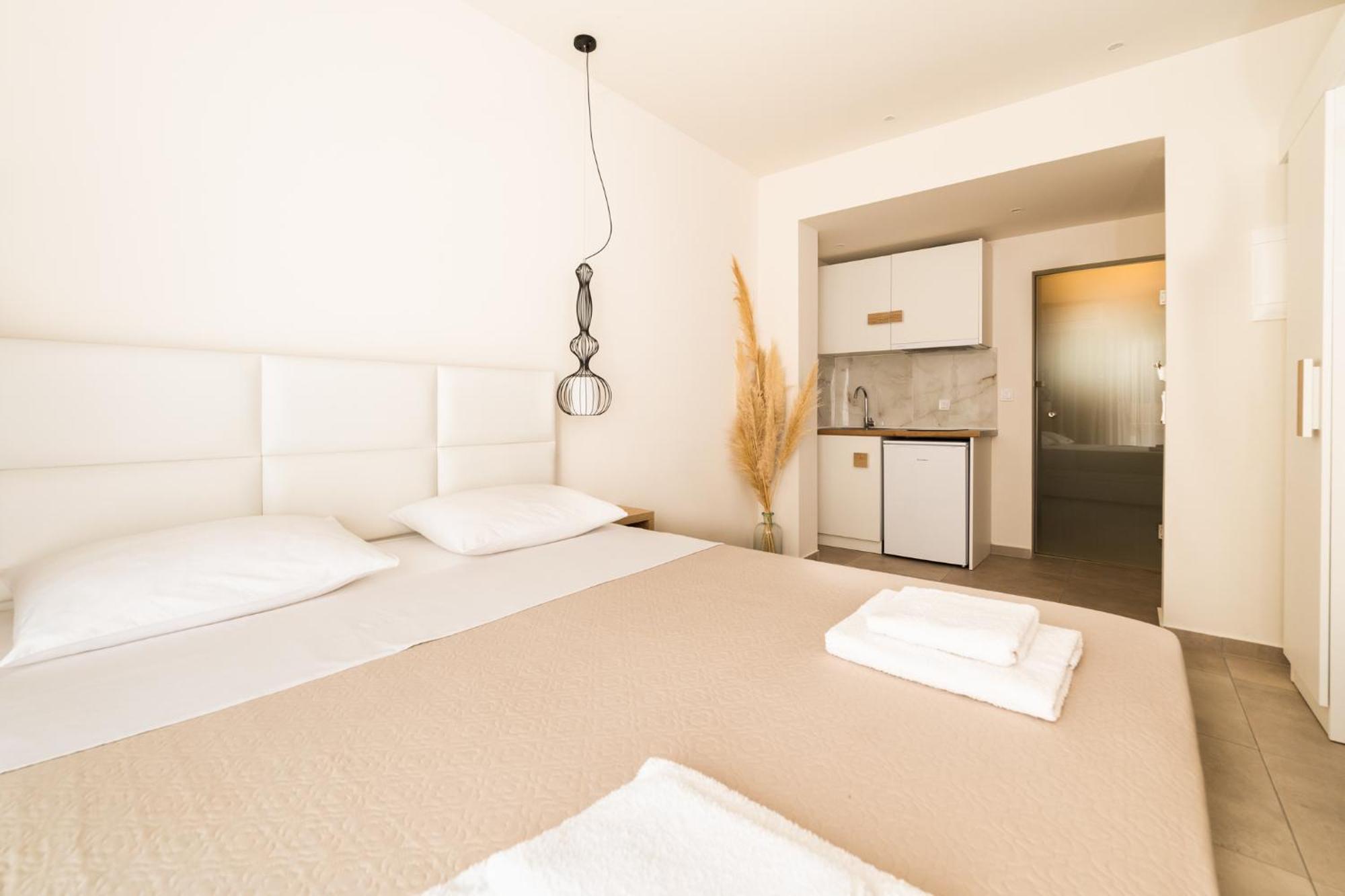 Mystery Suites And Apartments Neoi Poroi Extérieur photo